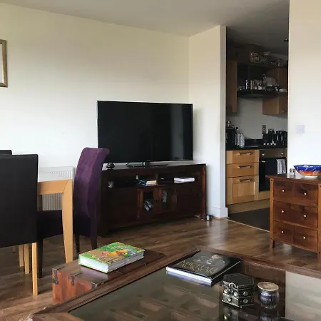Lovely 2 Bedroom Family Flat アパート ダブリン