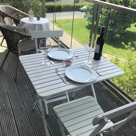 Lovely 2 Bedroom Family Flat Lägenhet *