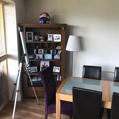 Lovely 2 Bedroom Family Flat Appartement *
