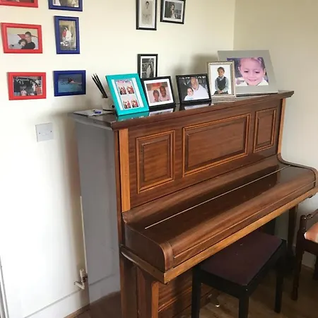 Lovely 2 Bedroom Family Flat *