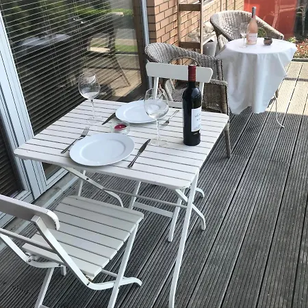 Lovely 2 Bedroom Family Flat *